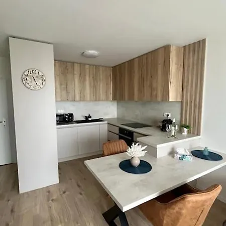 Moruse With Parking Apartment *